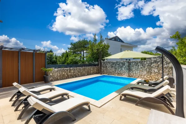 Crikvenica Villa Paula - Image 3